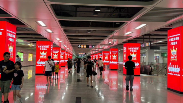 深圳地鐵“廣告霸凌”引熱議：王婆式叫賣，還能走多遠(yuǎn)？
